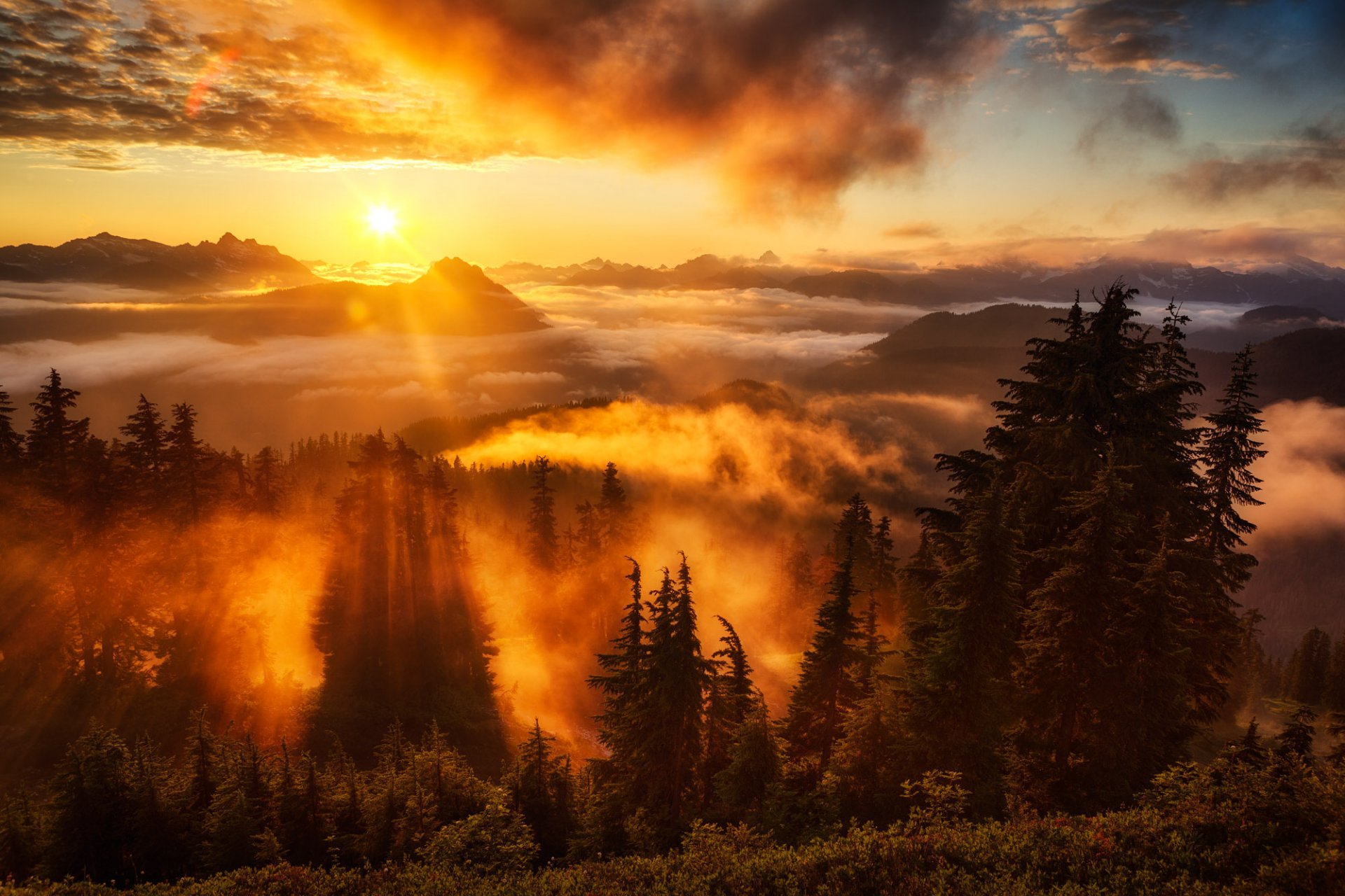 cielo sole tramonto raggi montagne nuvole alberi