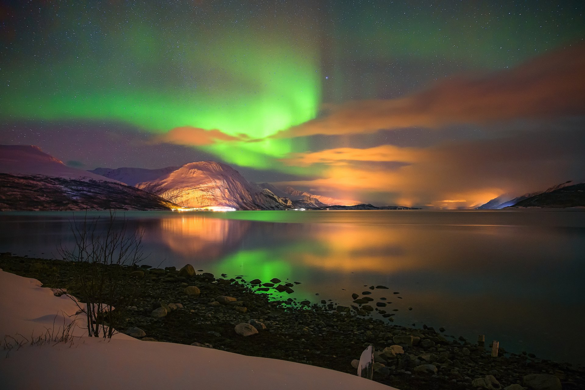 ausstrahlung nordlicht himmel sterne berge ufer nacht