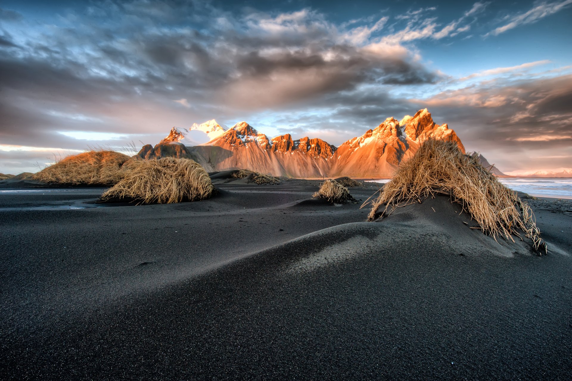 mont vesturhorn islande montagne ciel nuages