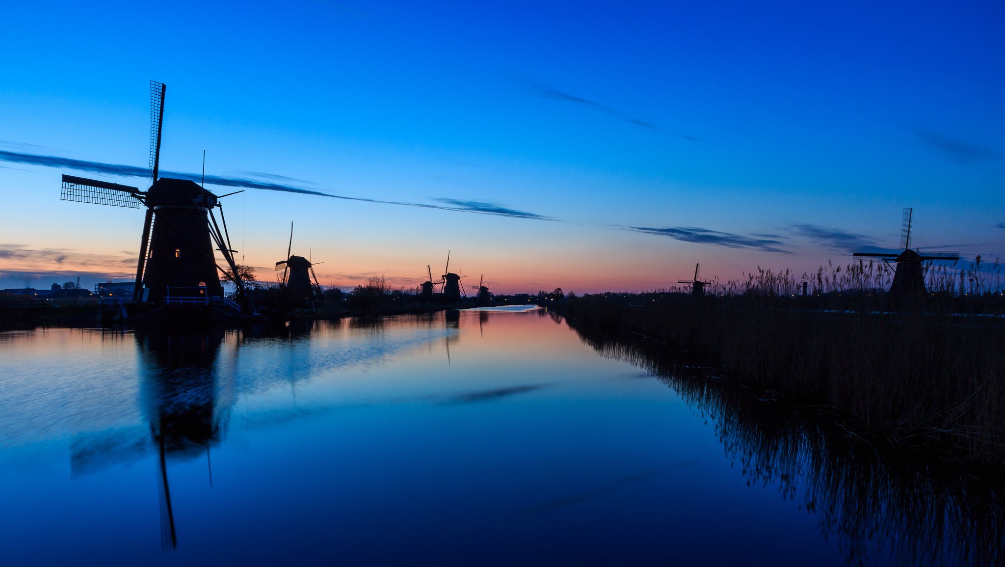 niederlande mühlen abend sonnenuntergang himmel wolken fluss wasser oberfläche reflexion