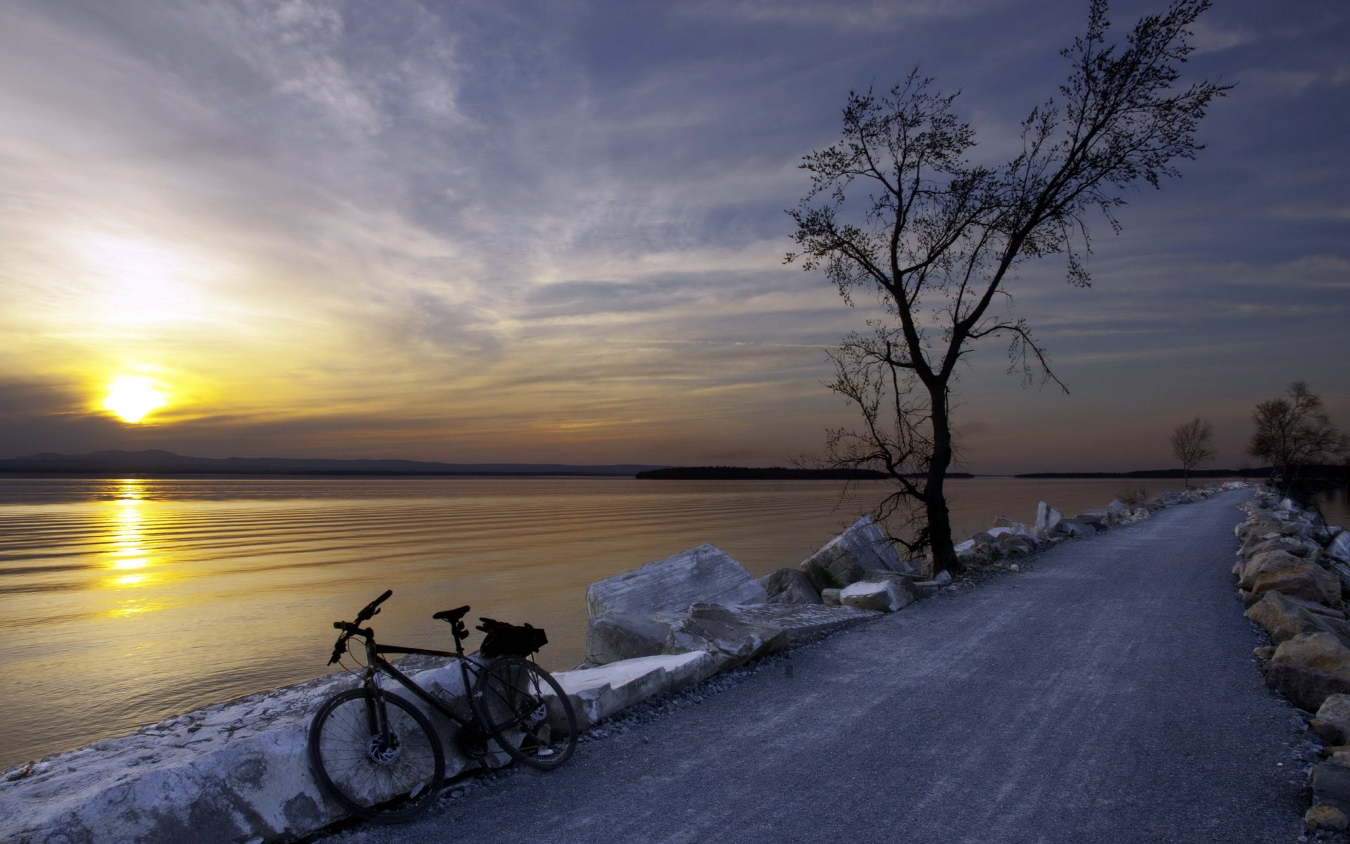 camino río puesta de sol bicicleta paisaje