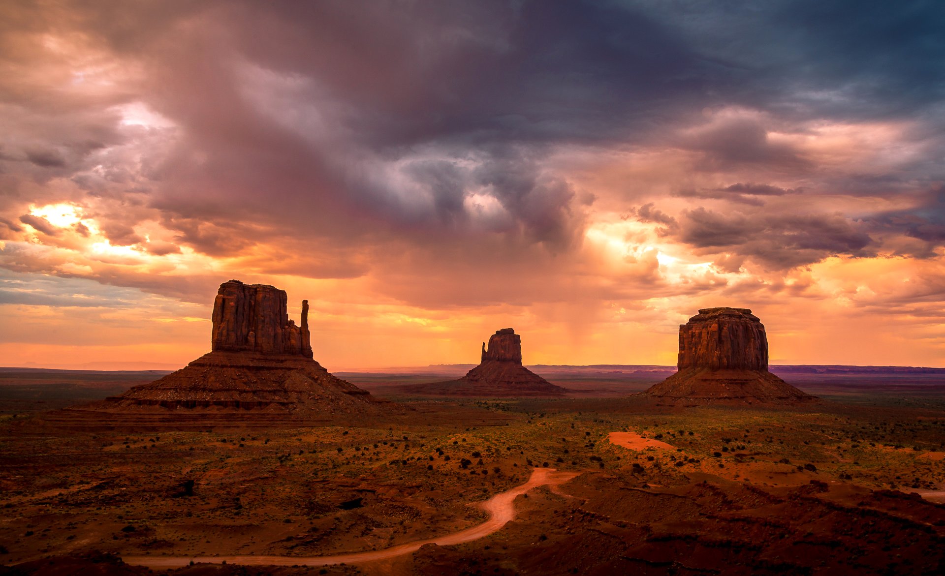 monument valley usa góry niebo chmury skały wieczór