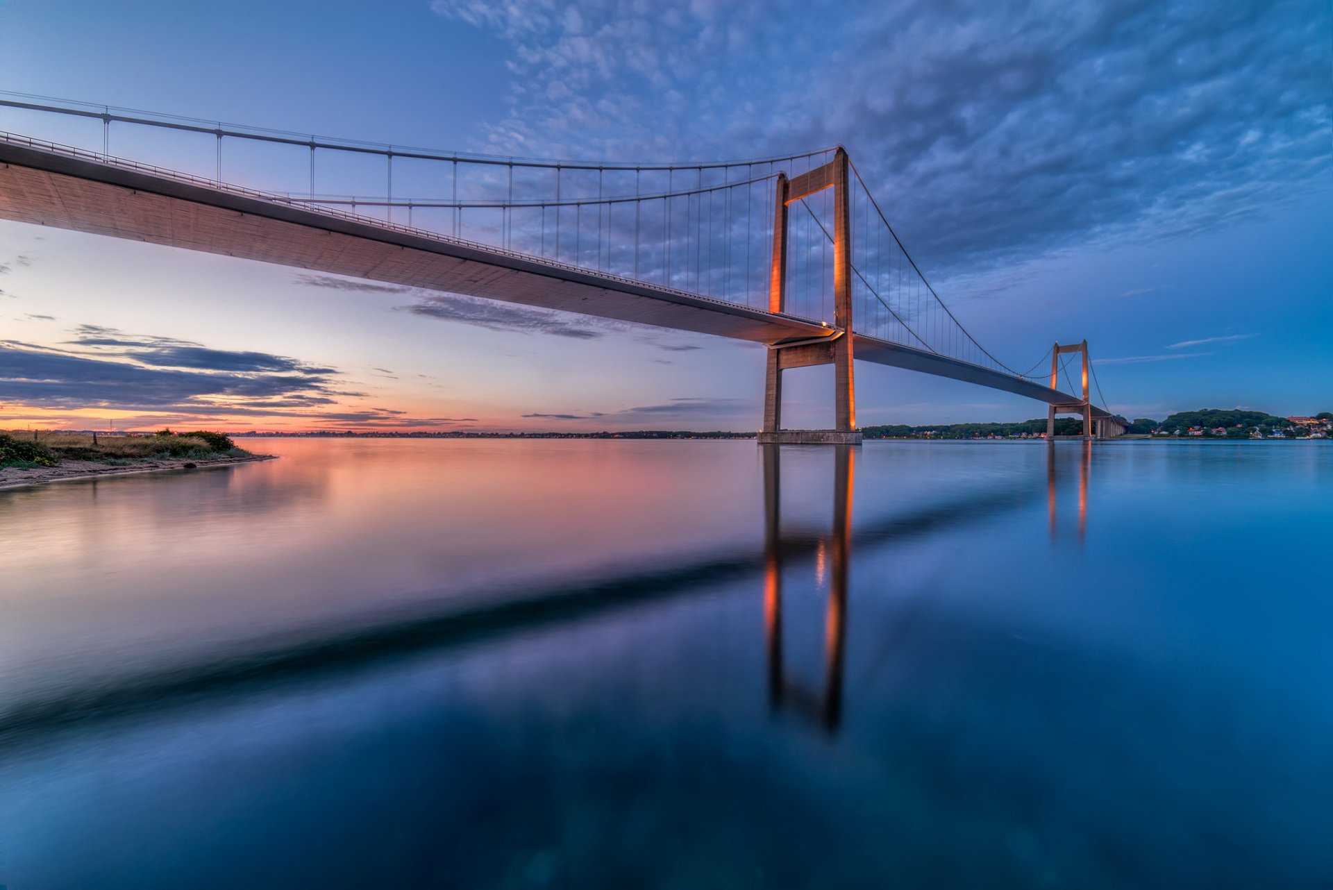 dänemark kleine gürtelbrücke brücke meerenge abend sonnenuntergang himmel wolken reflexion