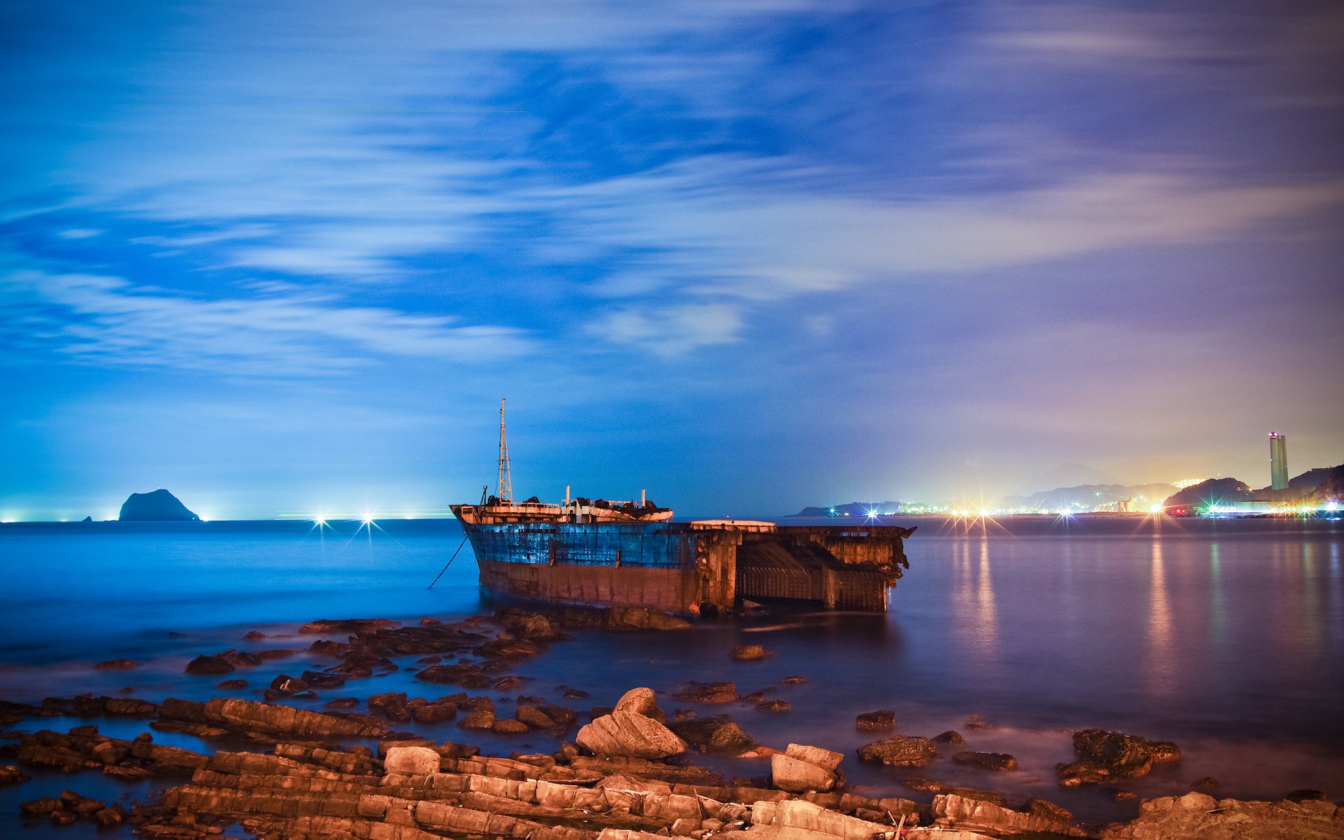 taiwan ciel nuages pierres rivage lumières ville