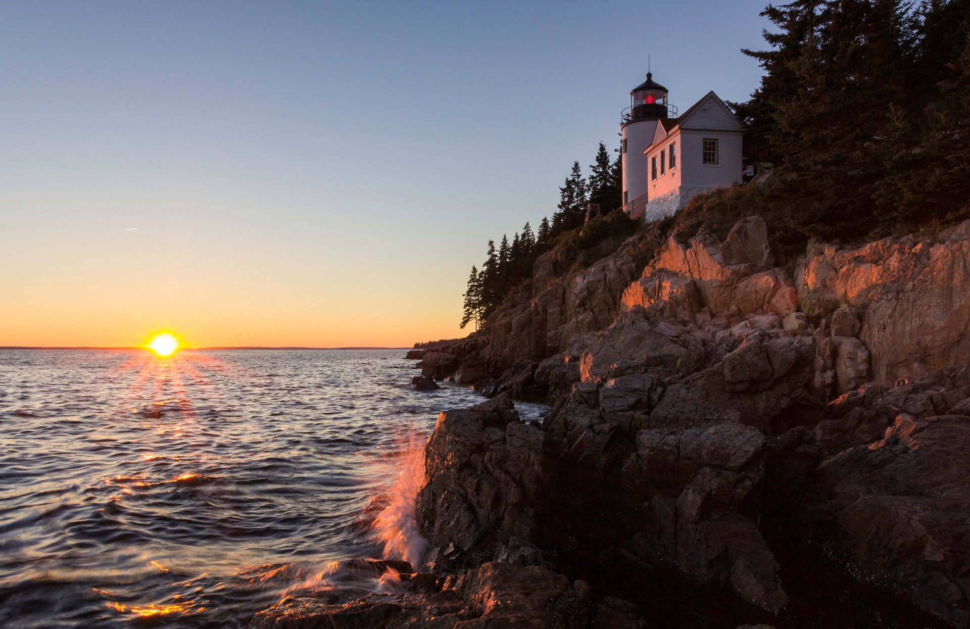 tramonto onde riva rocce faro bass harbor head light bass harbor head light acadia national park maine stati uniti