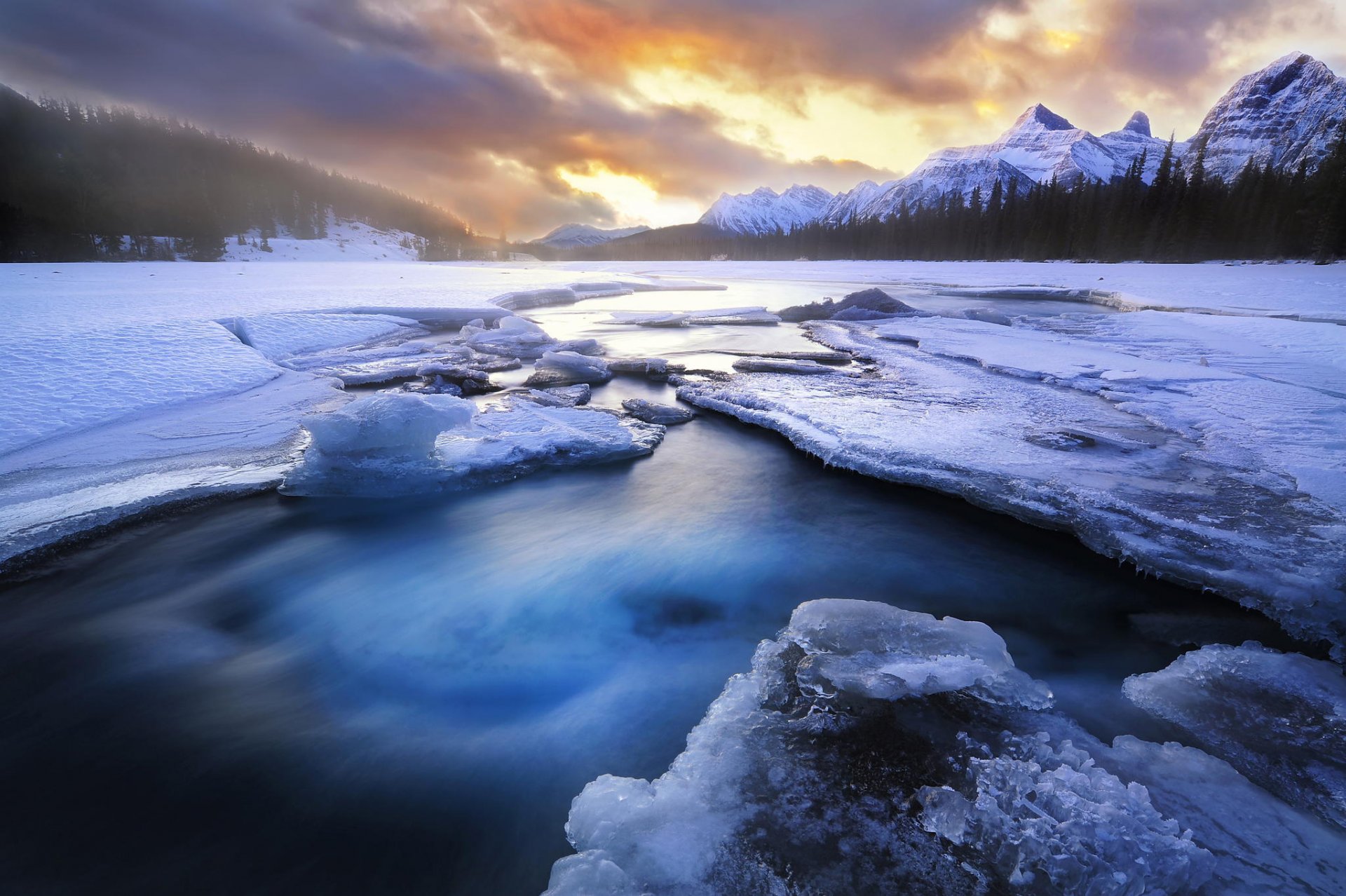 montañas invierno nieve hielo lago bosque explosión