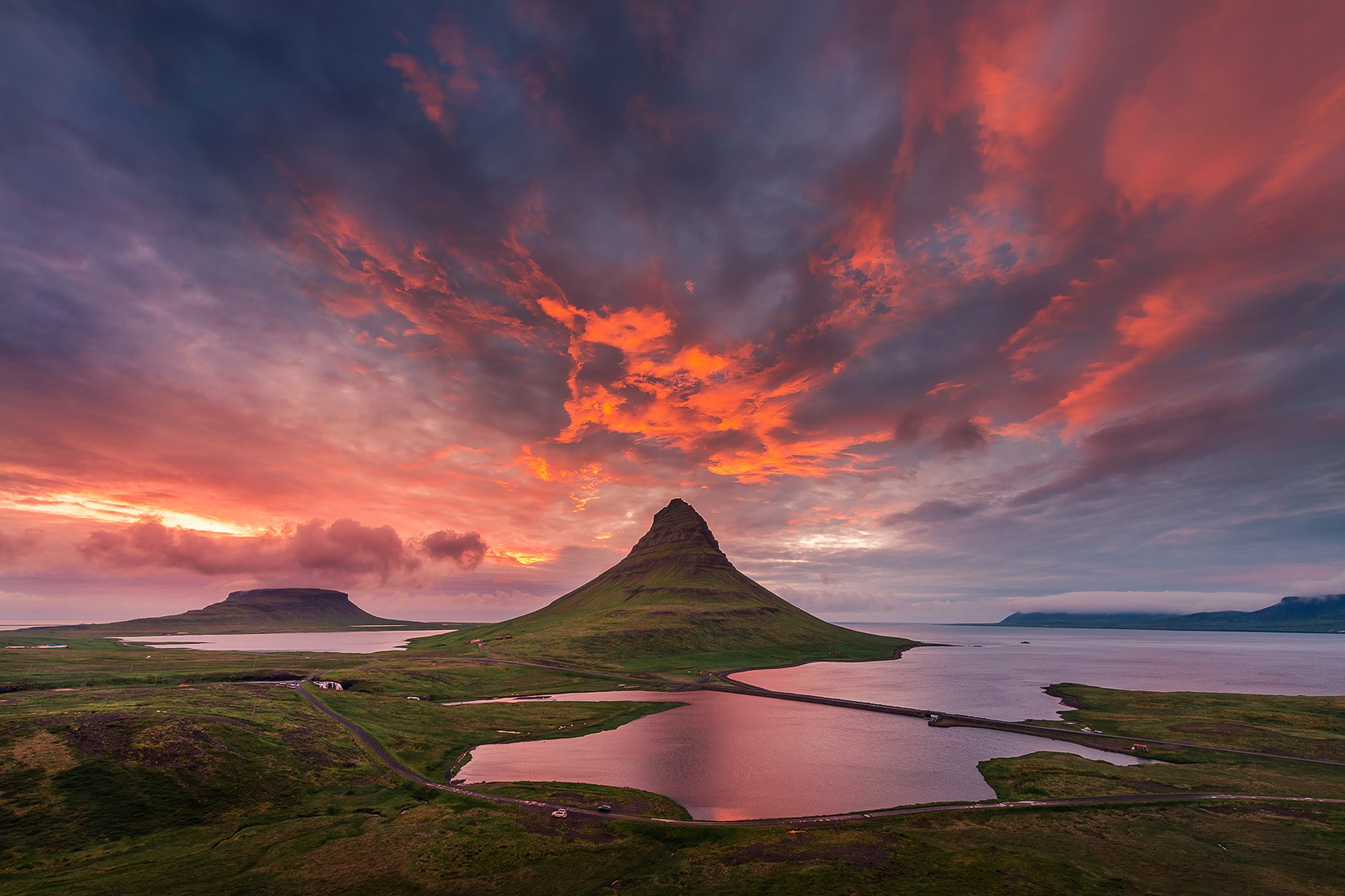 islande montagne kirkjufell jour polaire été ciel nuages