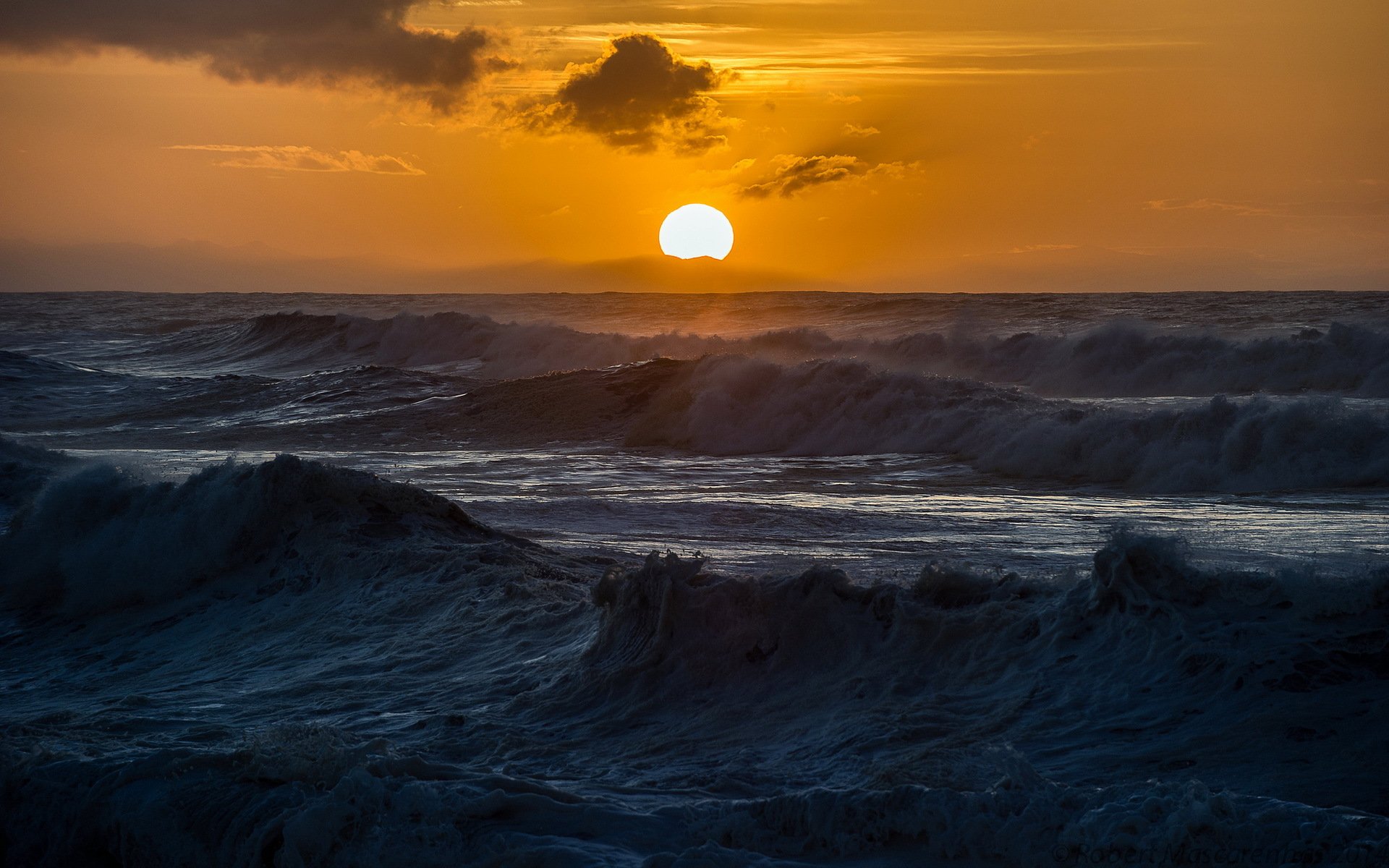 mer vagues coucher de soleil paysage