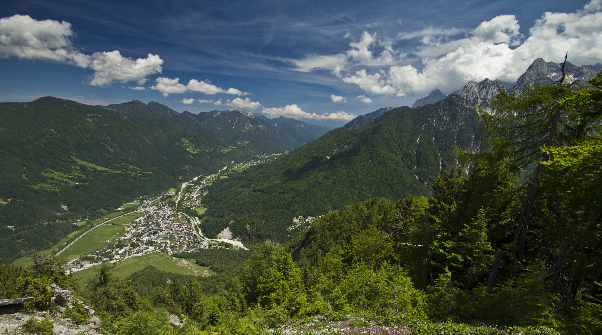 kranjska gora eslovenia kranjska gora valle ciudad panorama montañas