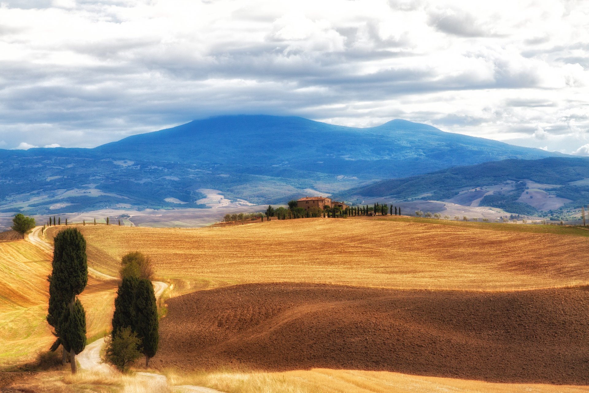 toskana italien felder hügel wälder himmel wolken wunderbare landschaft