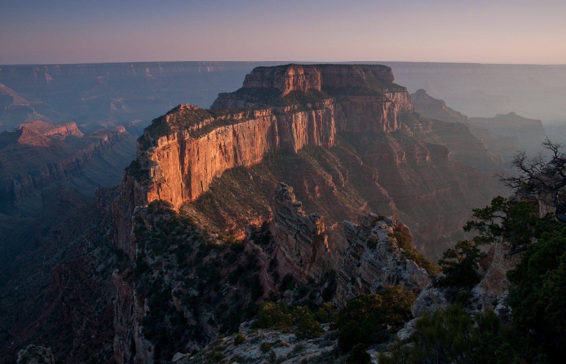 canyon tramonto nebbia