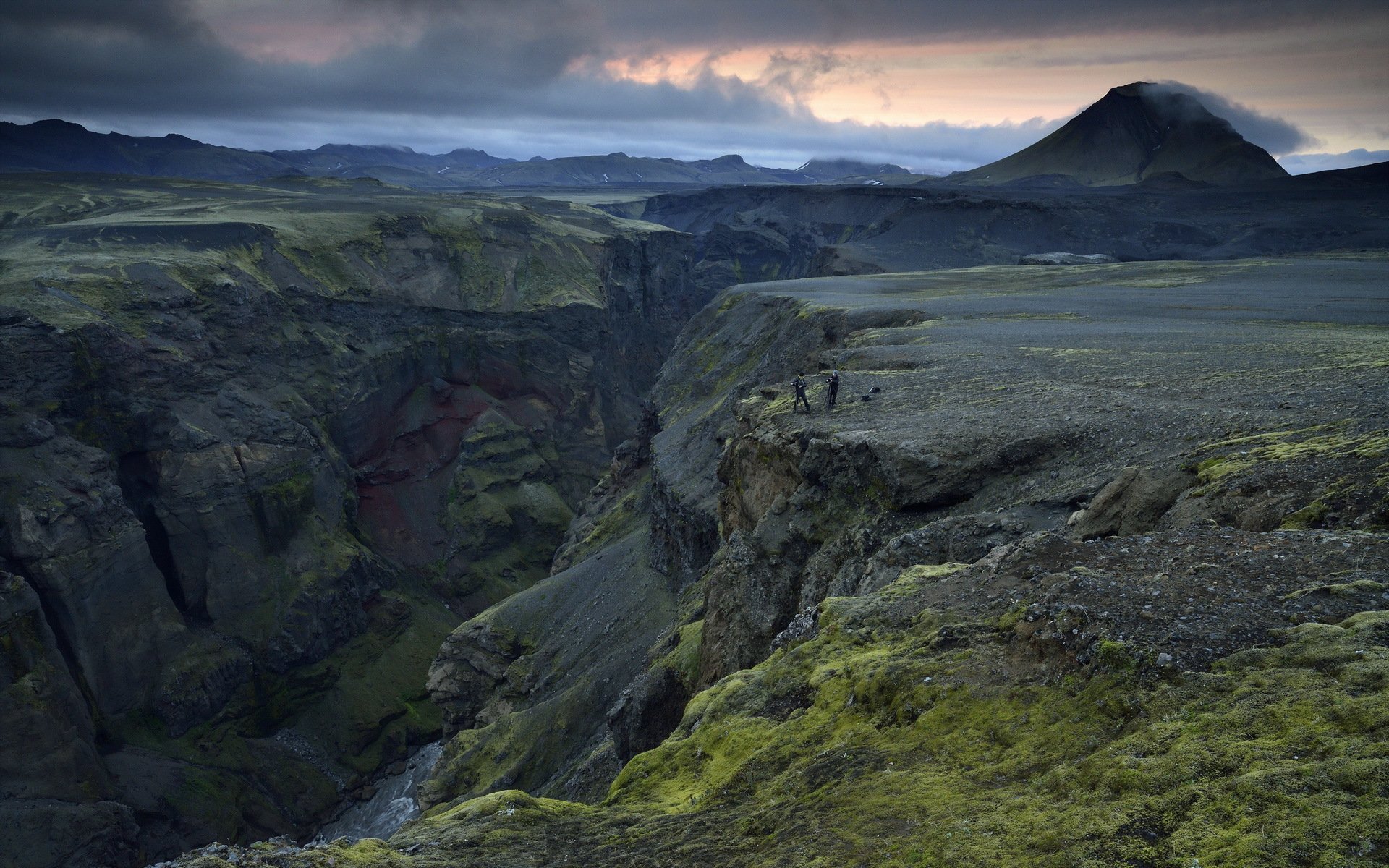 montagnes coucher de soleil gens paysage