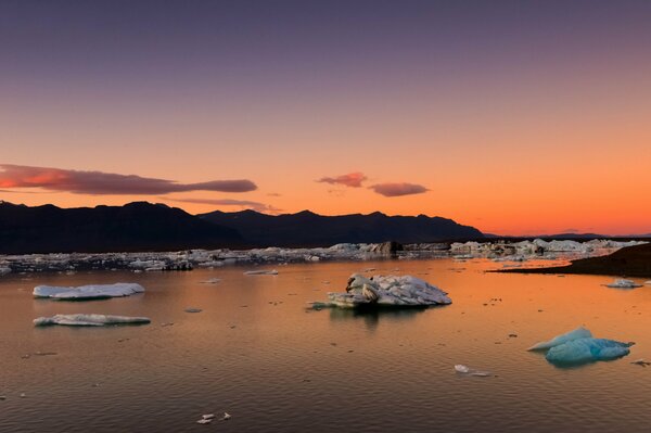 Baia in Islanda mattina gelida