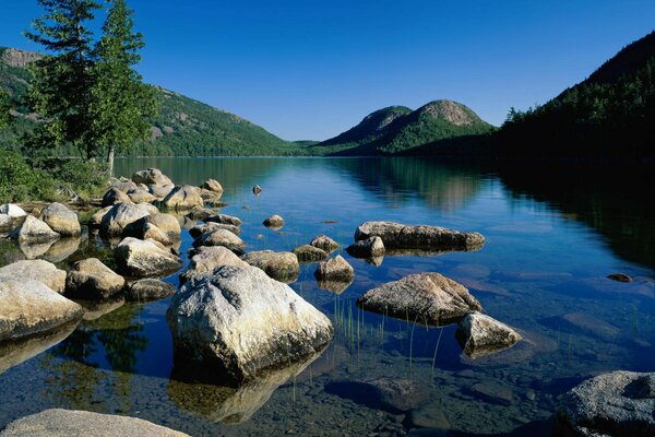 Lago en el parque nacional de Maine