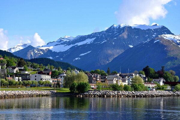 Beautiful view of the city with mountains