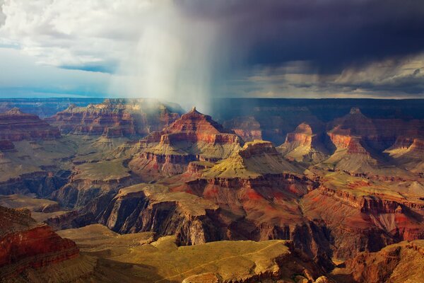 Pluie dans le parc du grand Canyon