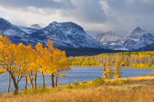 Autumn at the foot of the mountains