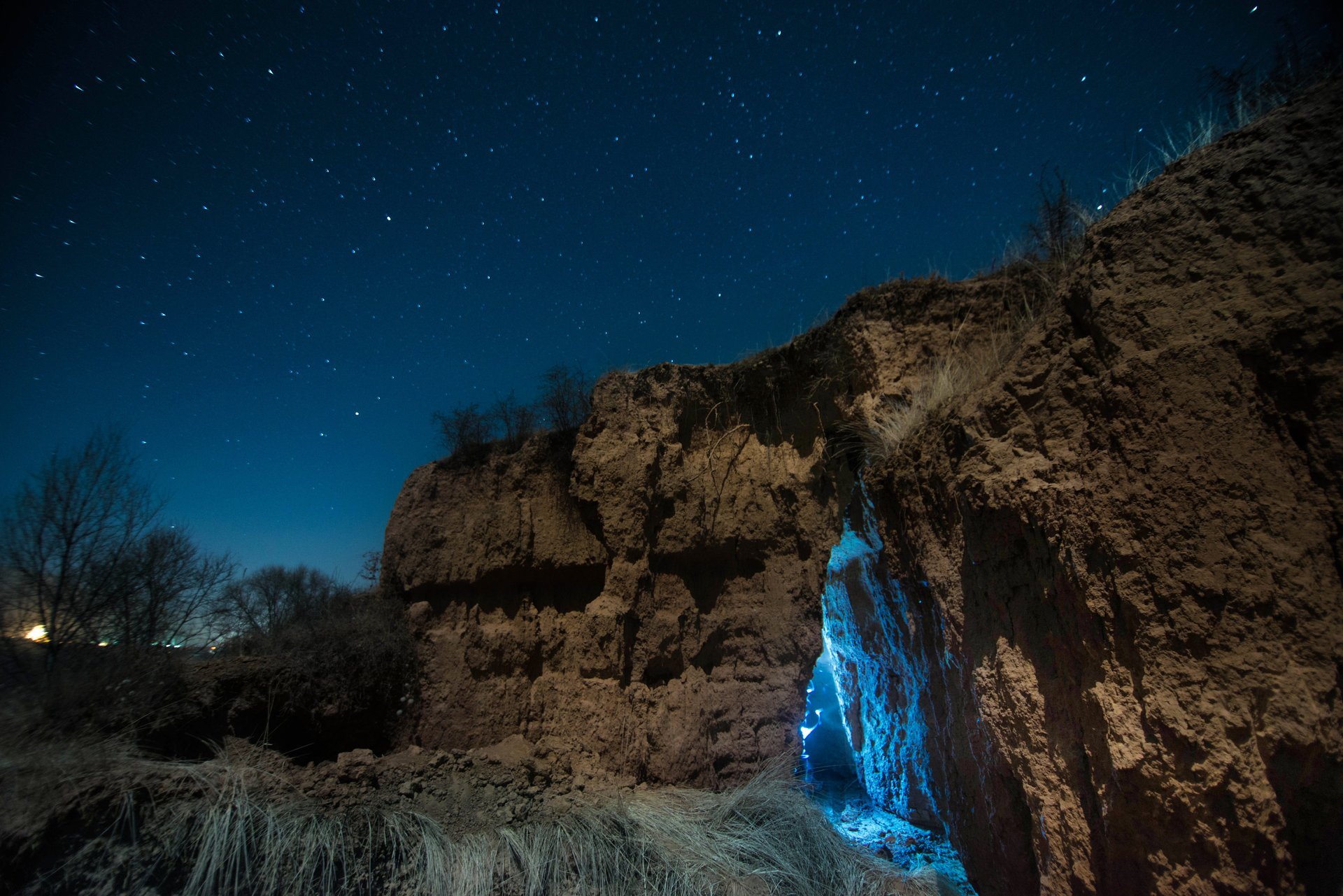 nuit étoiles grotte lumière