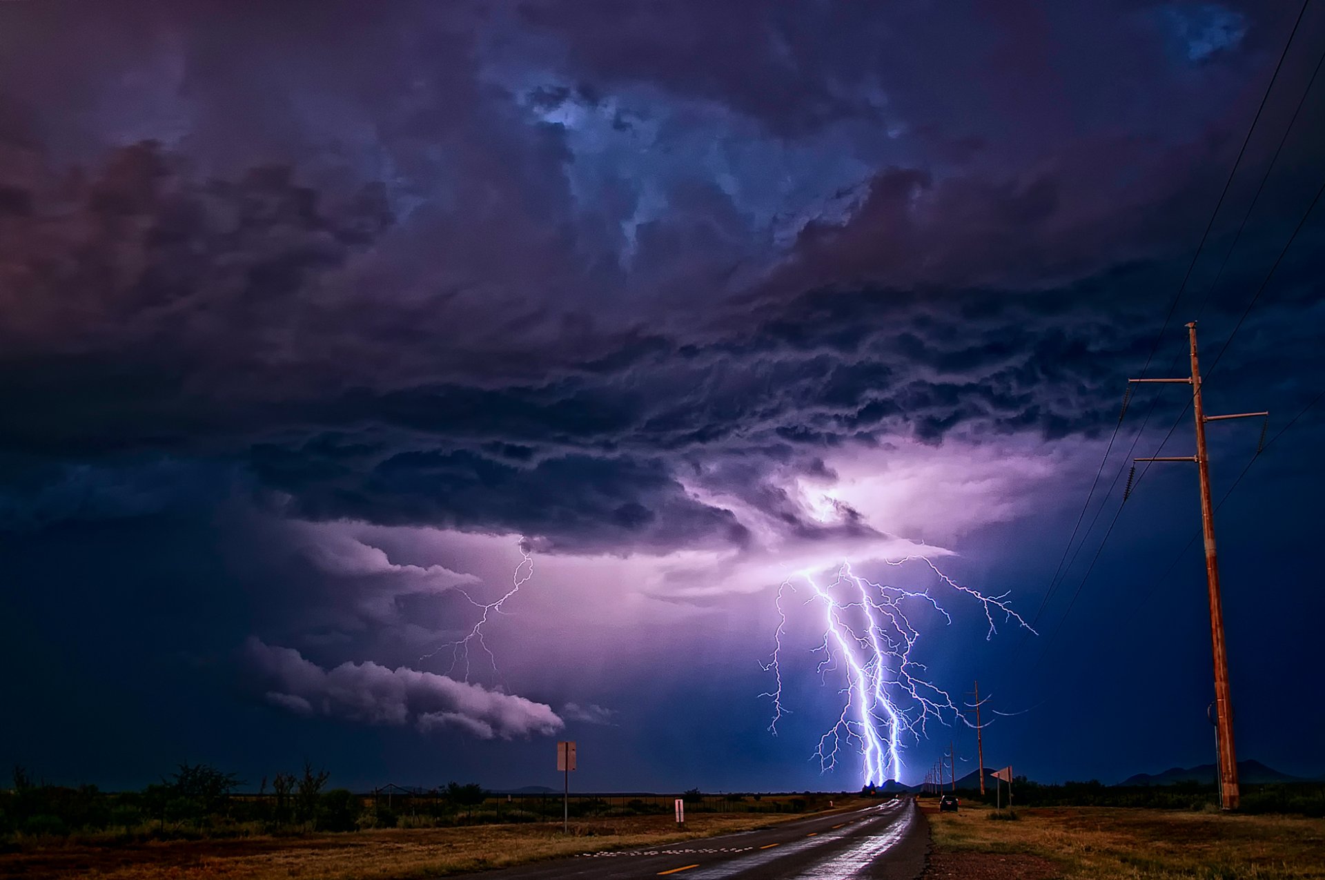 route ciel nuit soirée nuages foudre lumière