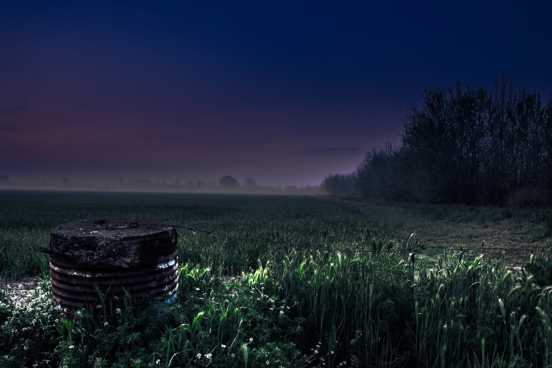 nuit champ brouillard paysage