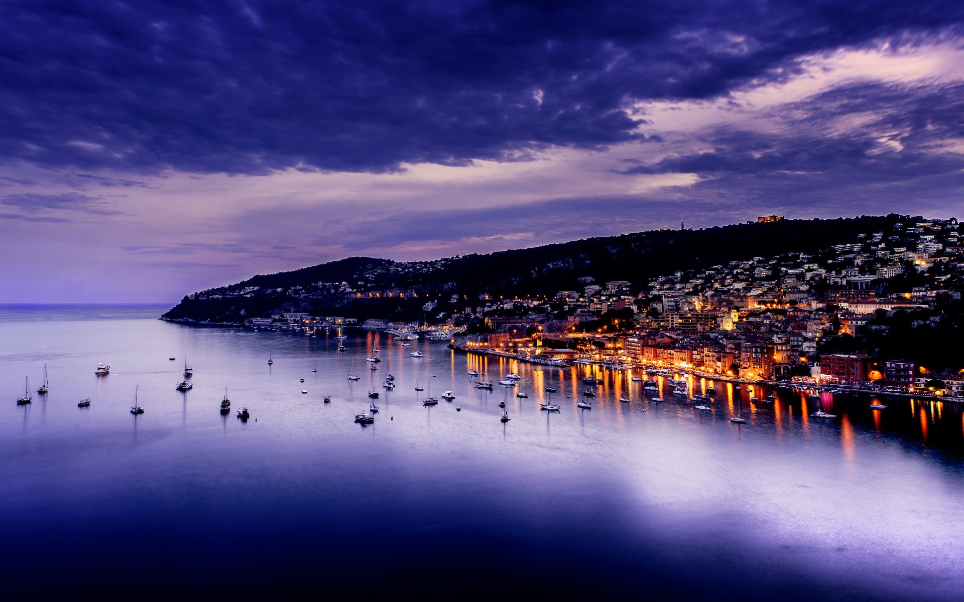 villefranche francja wieczór lazurowe wybrzeże morze miasto światła zmierzch niebo chmury