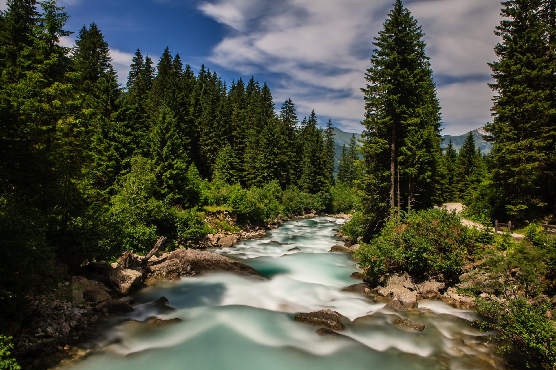 krimlä ache fiume austria alpi fiume krimler ache foresta