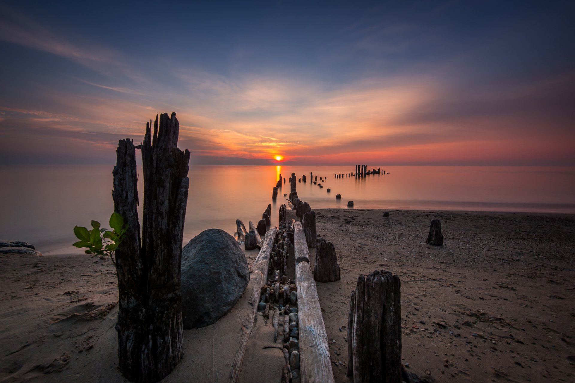 mer plage supports vieux soleil matin aube calme