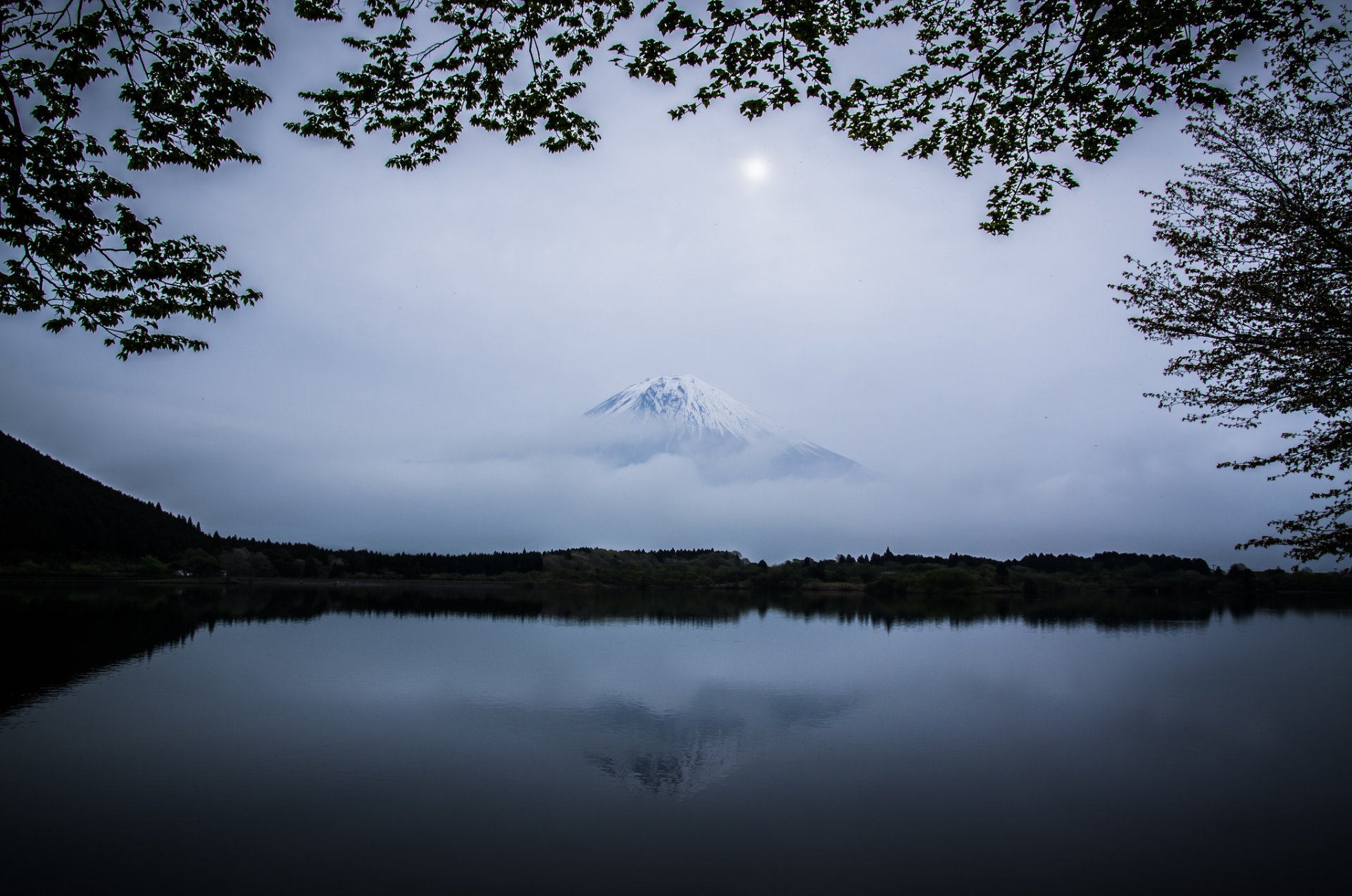 japón fuji volcán montaña lago cielo nubes