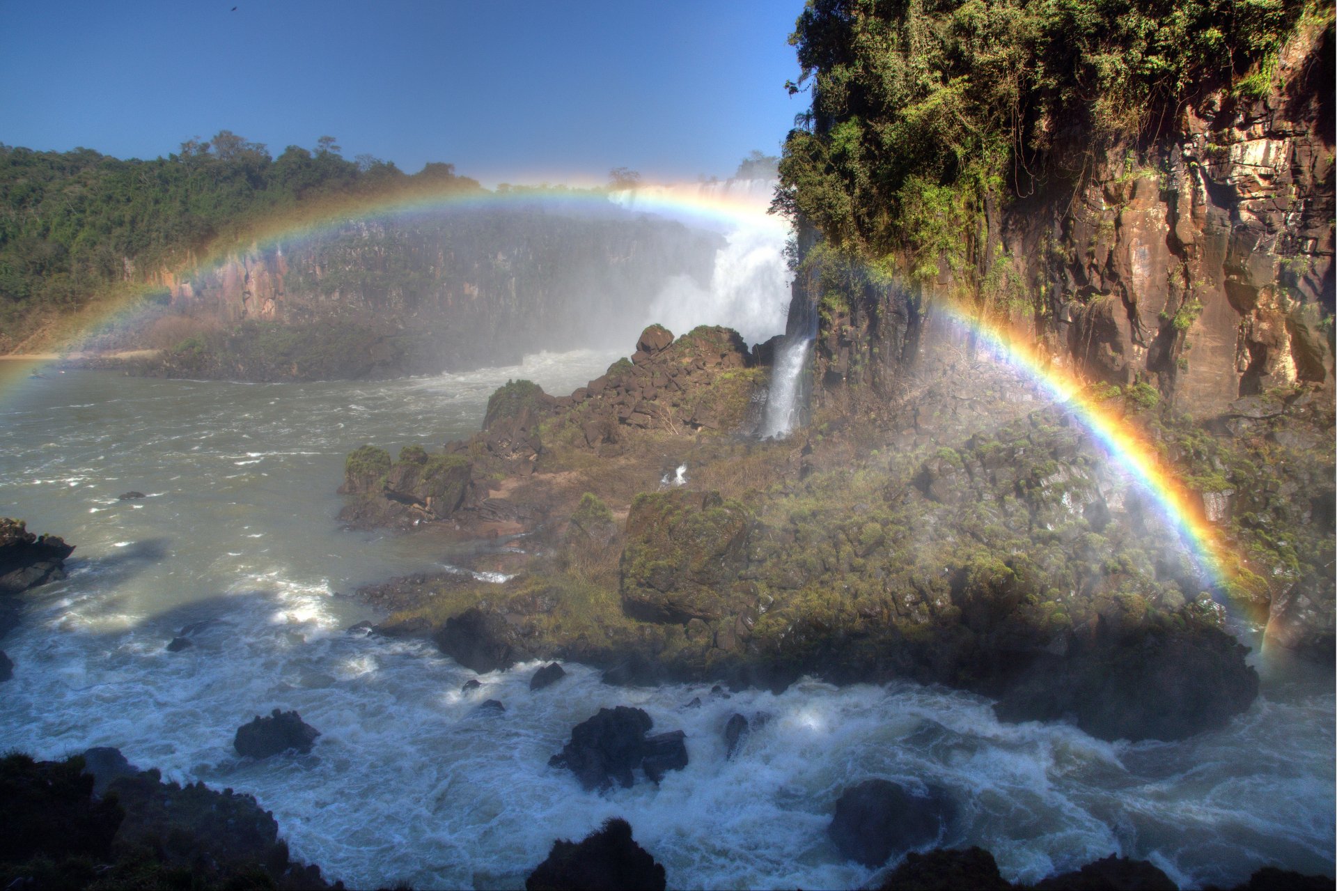 argentinien wasserfälle iguazu großes wasser strom spritzer regenbogen gilt als das achte wunder der welt