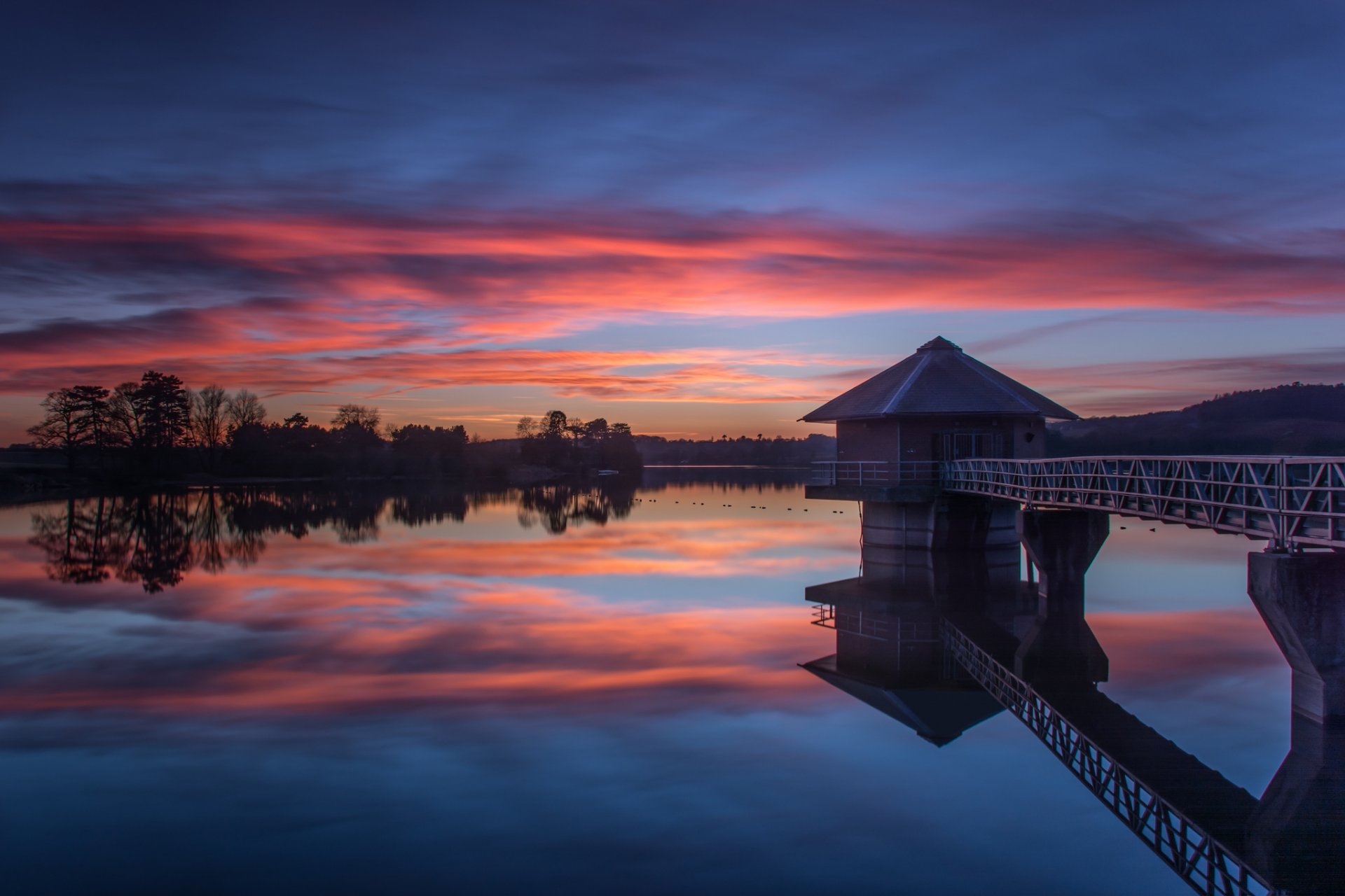 night sunset lake kropston england