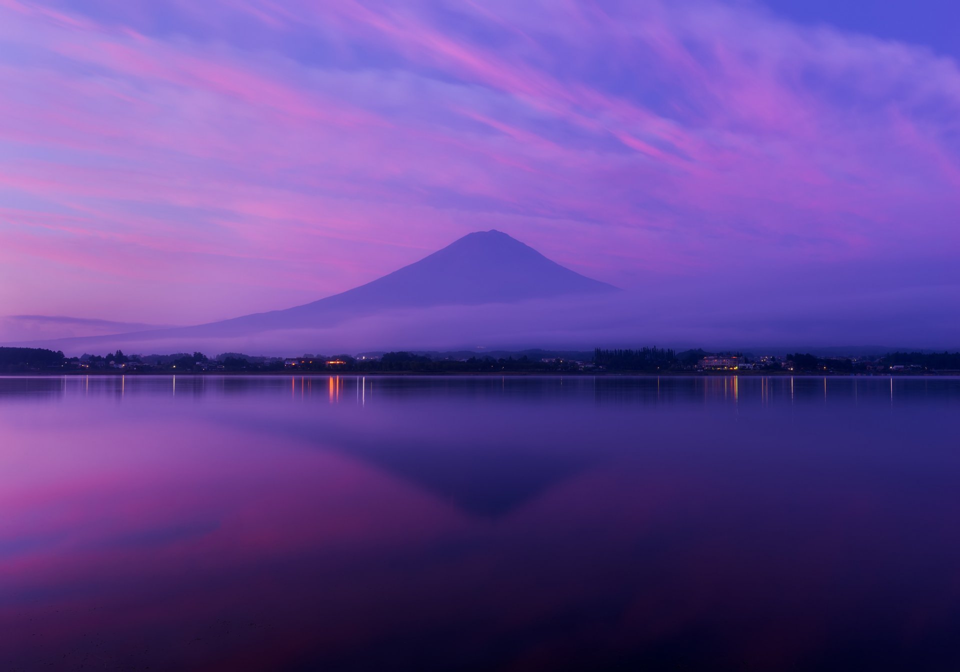 japon honshu fujiyama volcan montagne baie océan soirée lilas ciel nuages brouillard réflexion