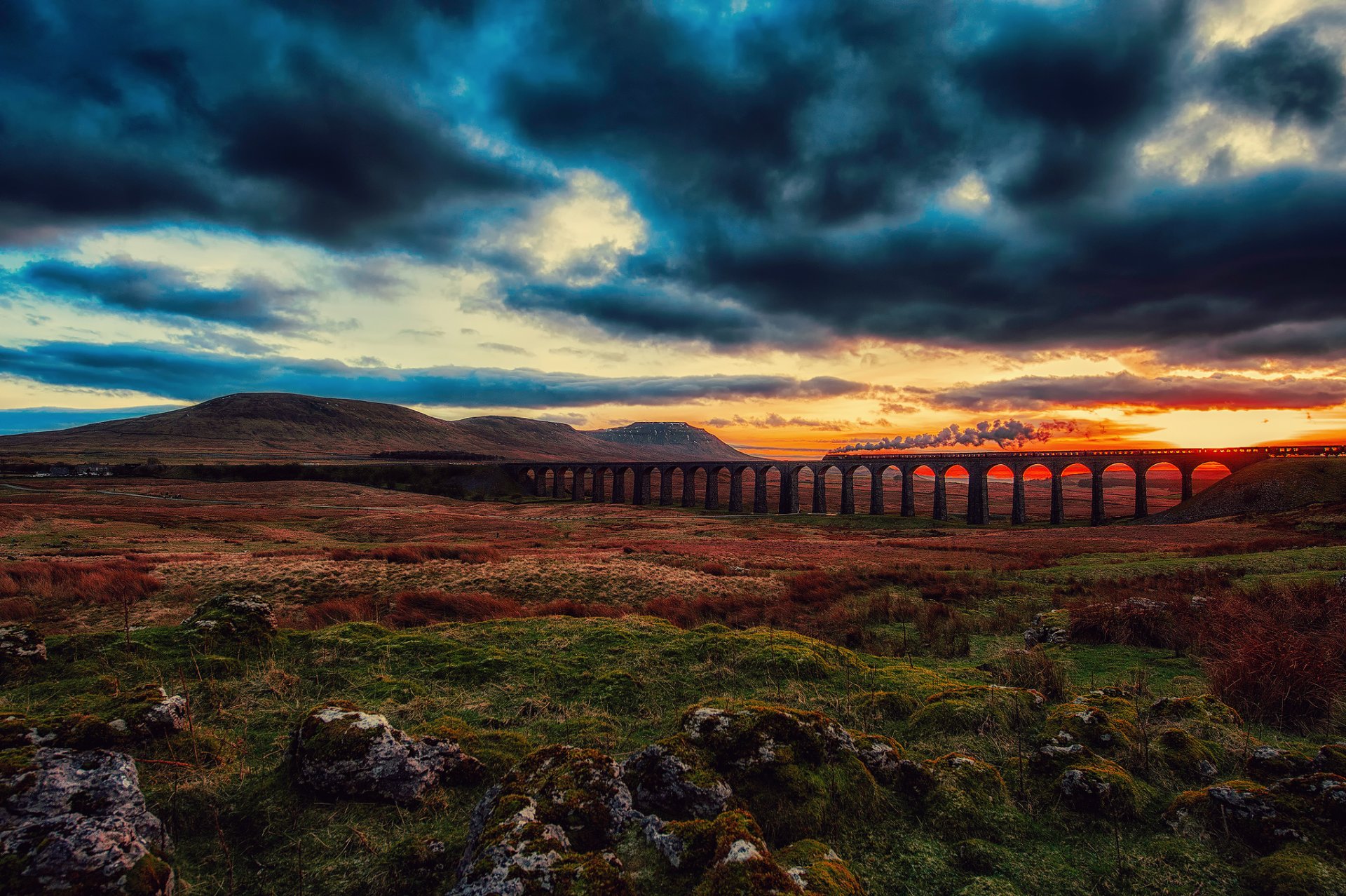 himmel wolken wolken sonnenuntergang tal lokomotive zug eisenbahn brücke