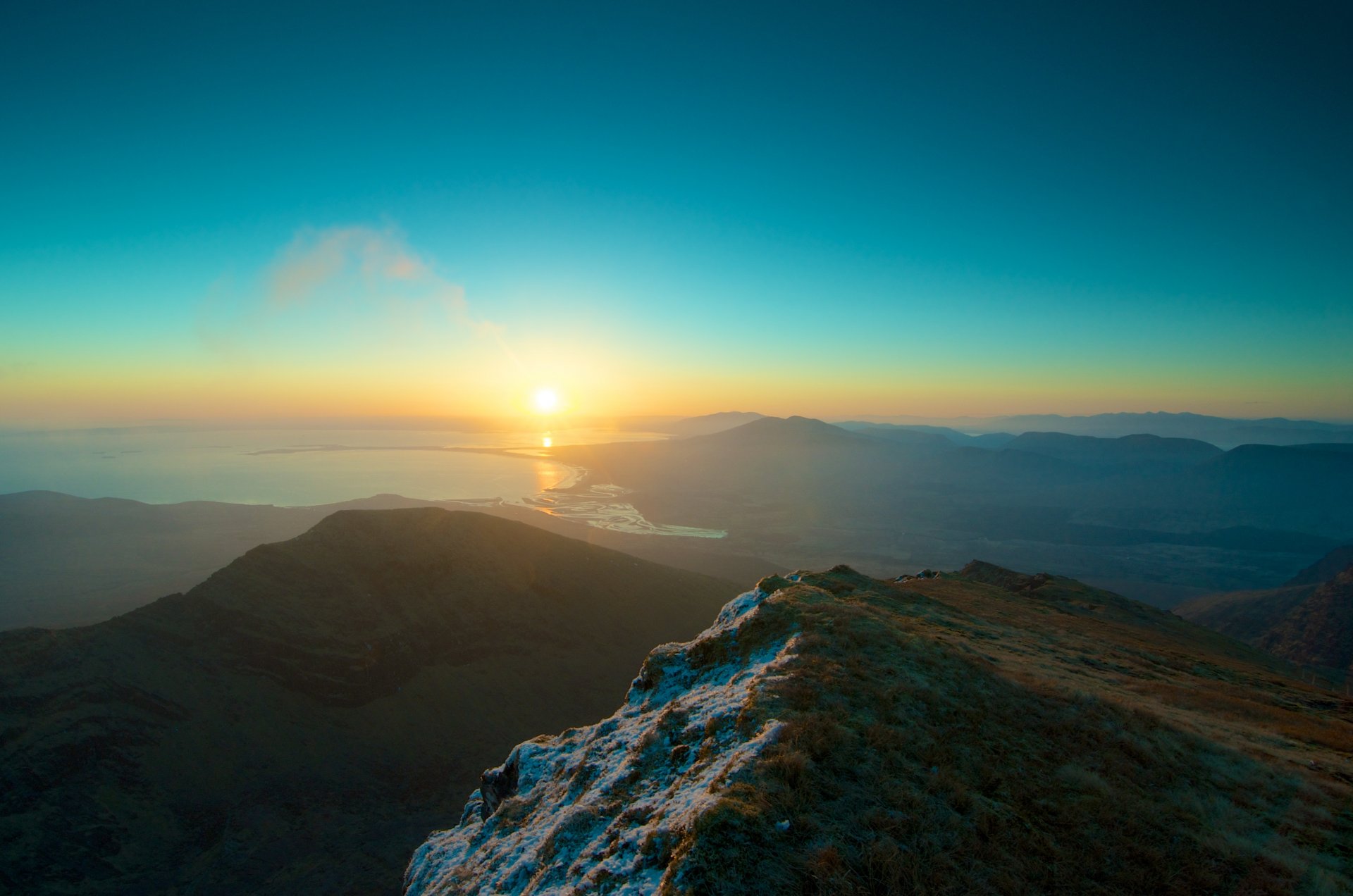 océano agua montañas nieve hierba cielo sol puesta de sol horizonte