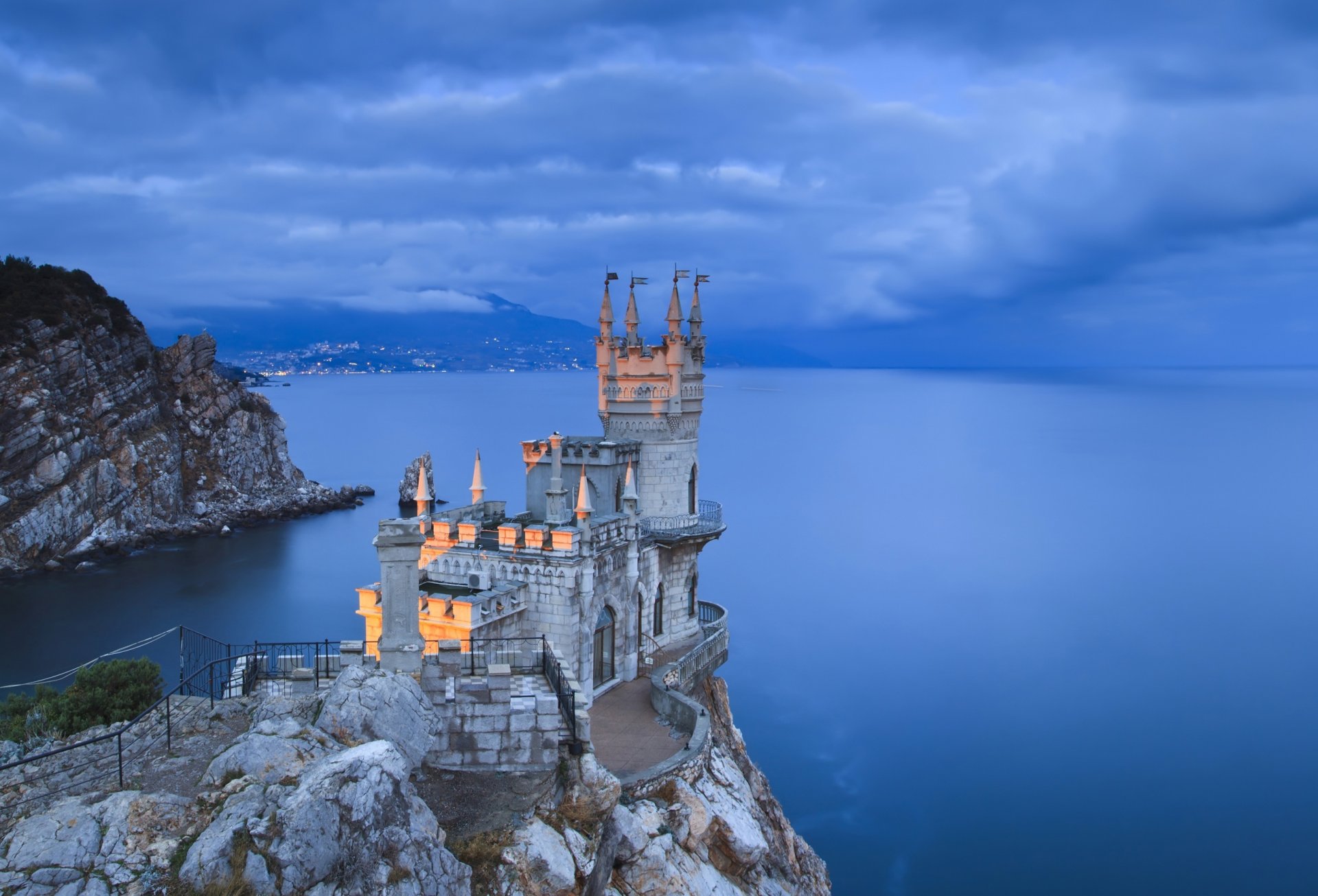 wallow s nest crimea night coast