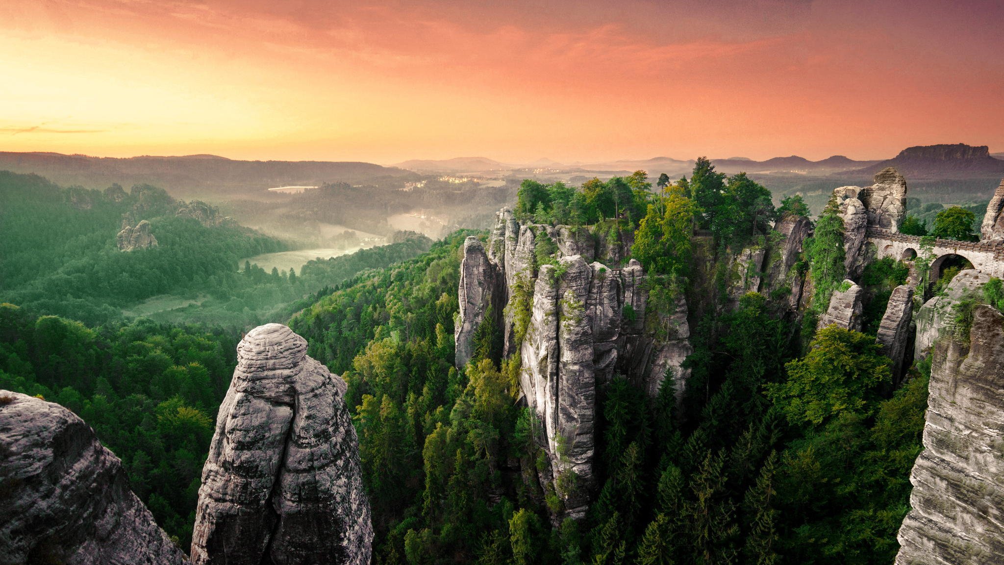 landschaft wald panorama dunst felsen