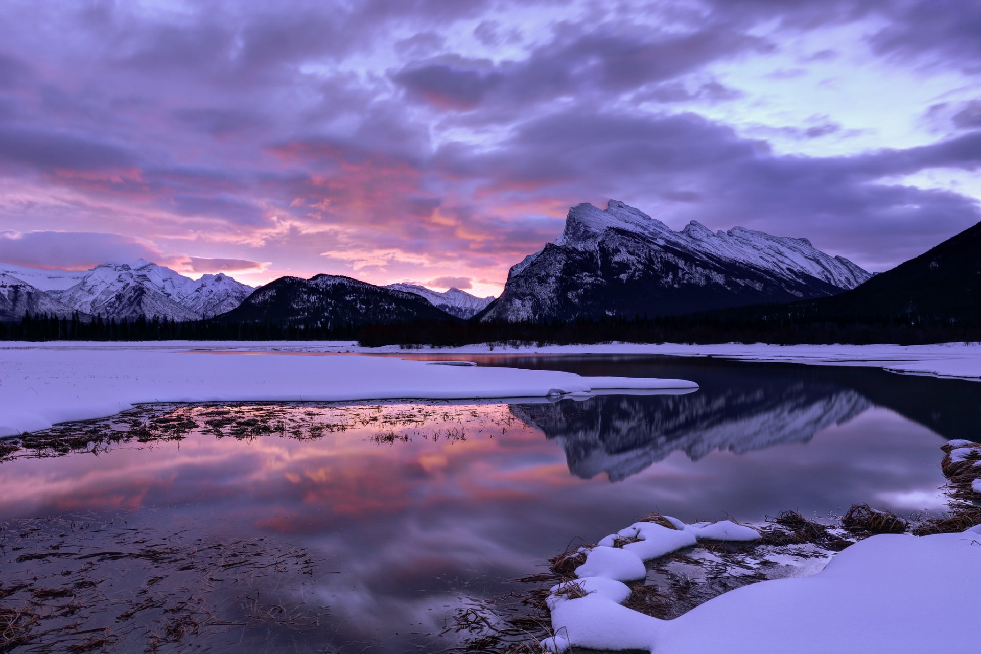 kanada alberta park narodowy banff góry jezioro niebo chmury odbicie poranek świt