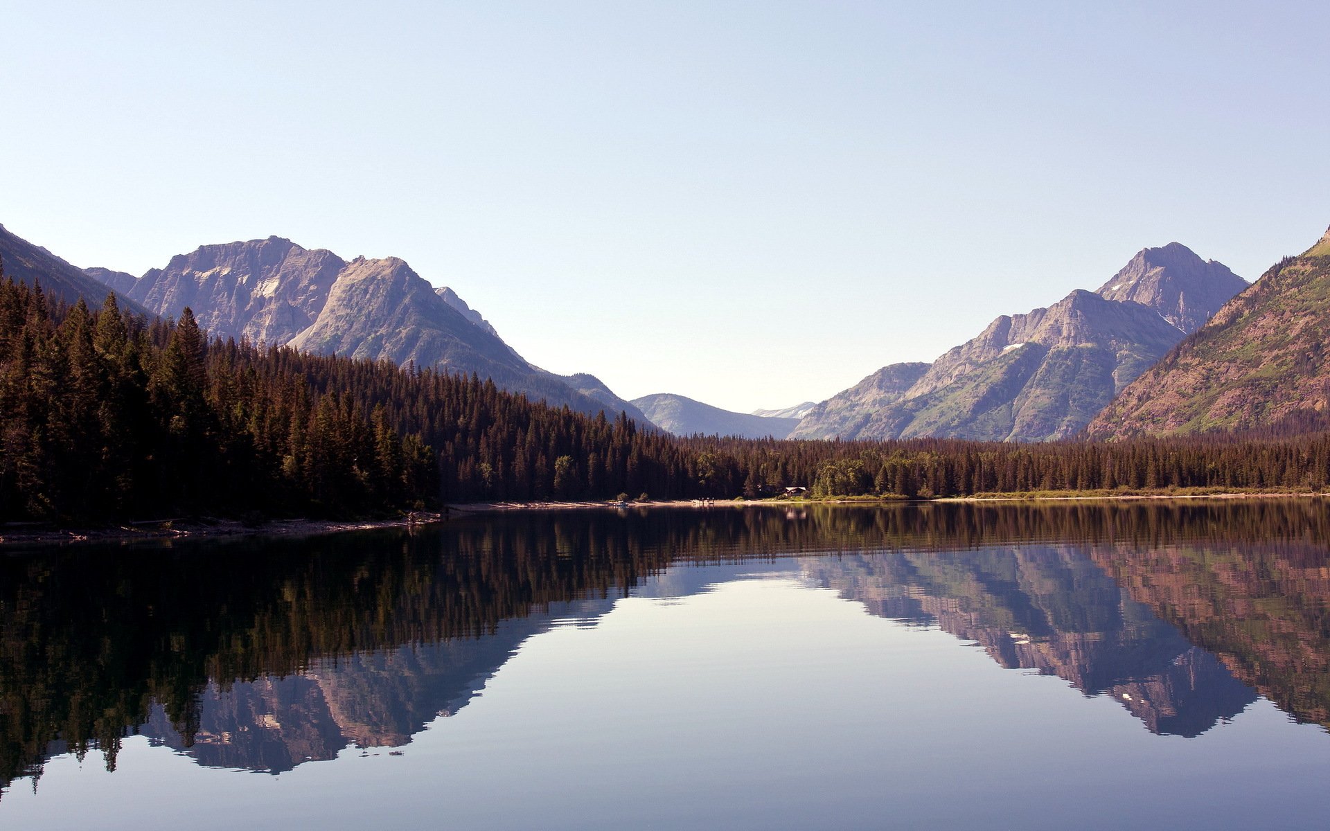 lago montañas paisaje