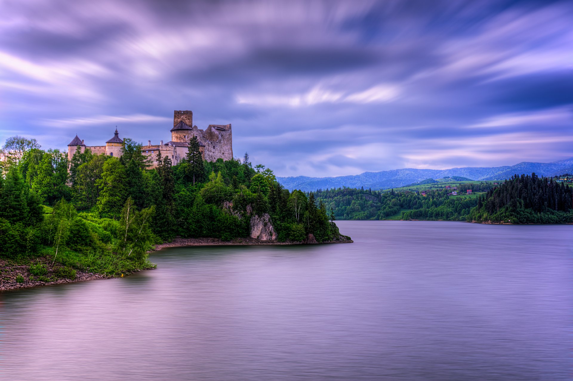 hügel see bäume schloss wolken wolken