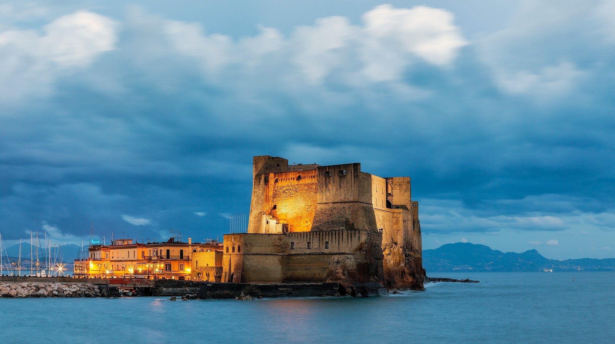 nápoles italia nápoles castel del ovo castel del ovo castillo fortaleza mar tirreno ciudad noche cielo nubes paisaje