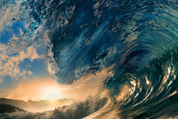 View from the center of the wave, sunset and waves, sea