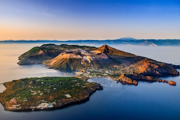 Islas paradisíacas en un mar tranquilo