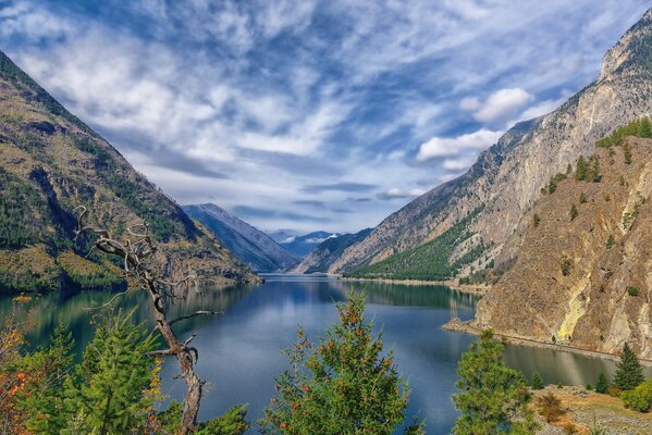 Lake between the mountains