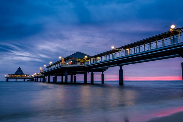 Photo sea shore pier lilac sky