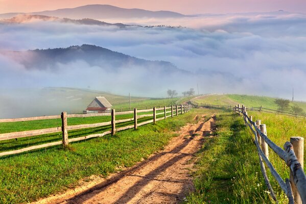 Paesaggio sulla strada per il villaggio