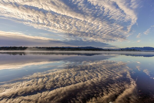 Himmlisches Spiegelbild am Kirchsee