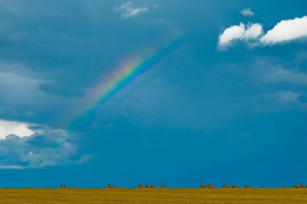 Cielo de verano después de la lluvia