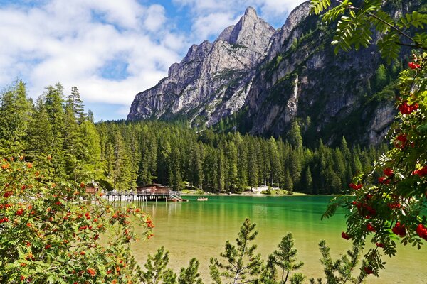 Montagnes en Italie. Beau lac