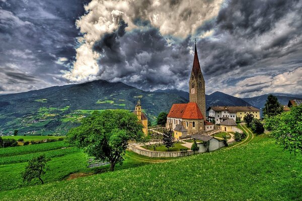 Straszne niebo nad zamkiem