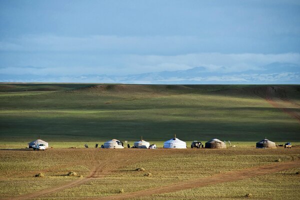 Jurten in der mongolischen Steppe