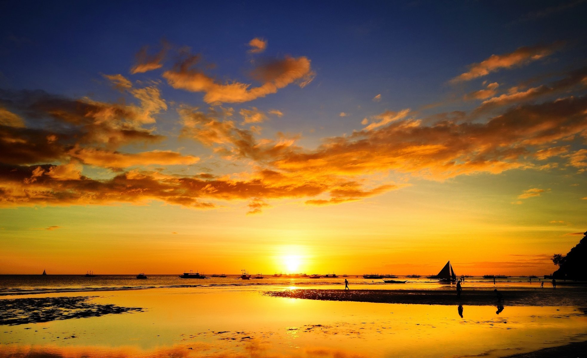 sonnenuntergang meer menschen freizeit segelboot schiff